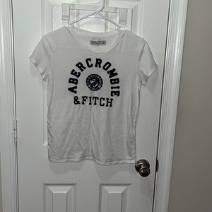 brand: abercrombi. size: XS. color: white with black writing